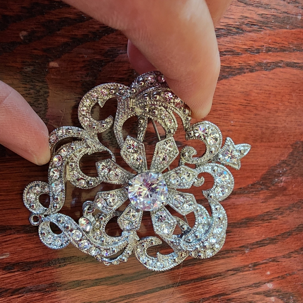 Vintage silver brooch with diamond 💎